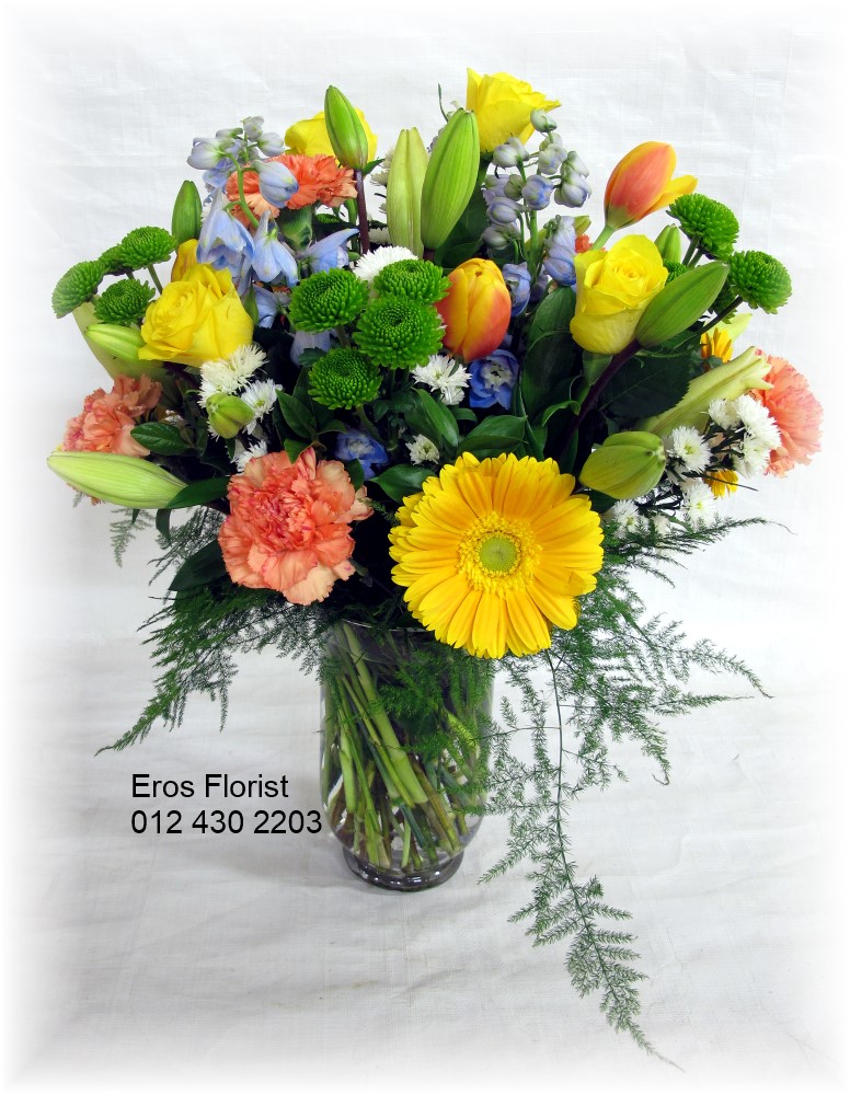 Classic Seasonal Flowers in Vase - Image 3
