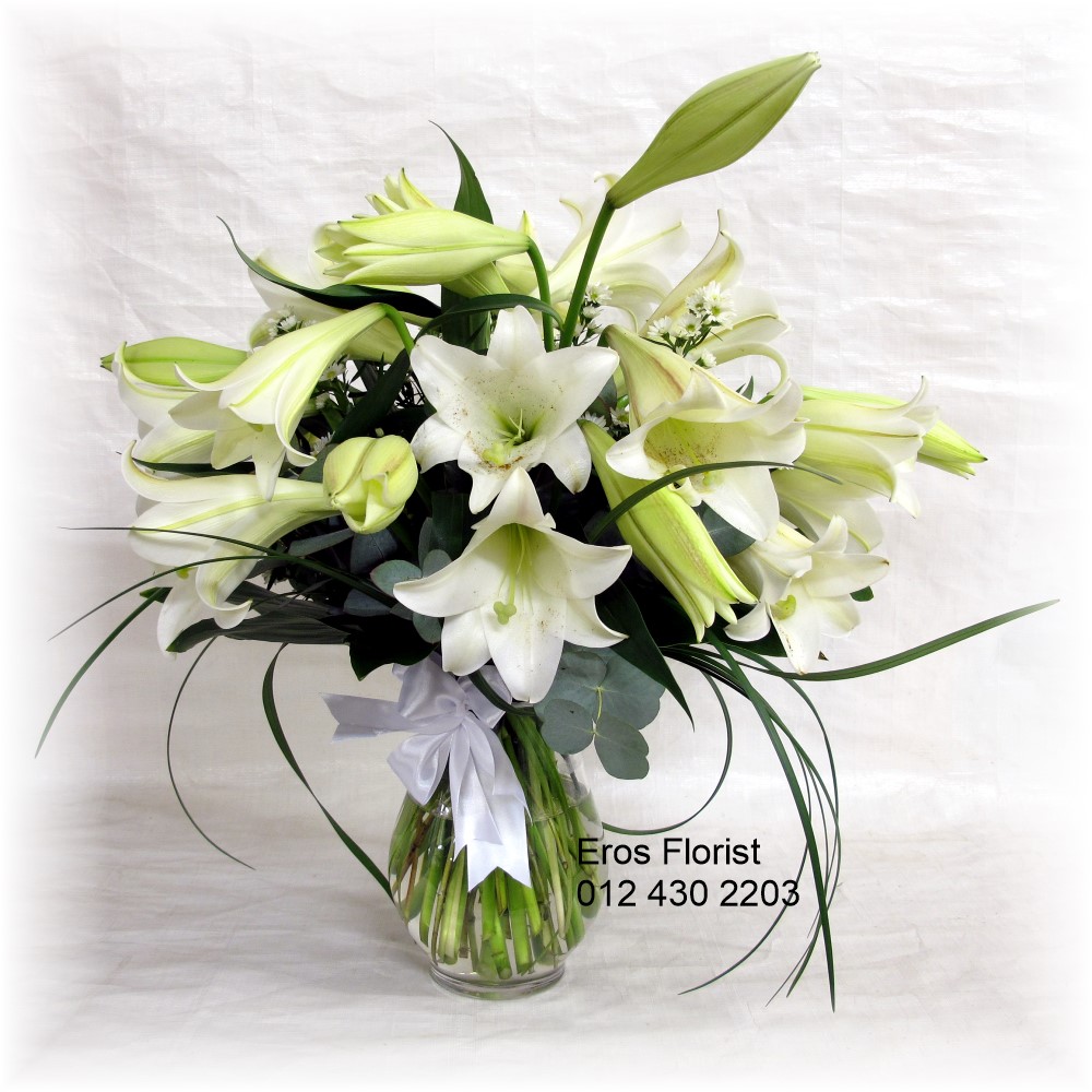 10 St Josephs in clear glass vase