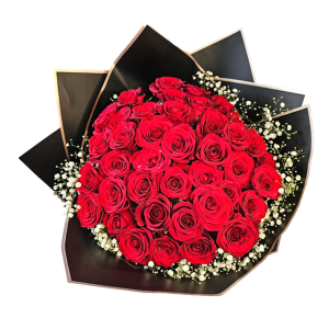 Red roses in a luxurious bouquet.